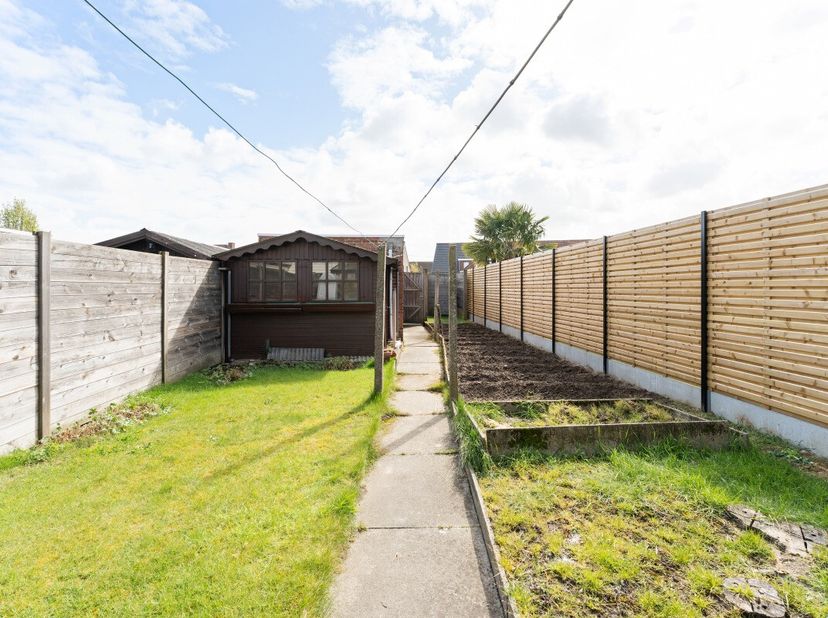 Te koop: woning op een rustige ligging met 3 slaapkamers in Harelbeke.Deze te renoveren woning met veel potentieel is gelegen op een rustige en reside