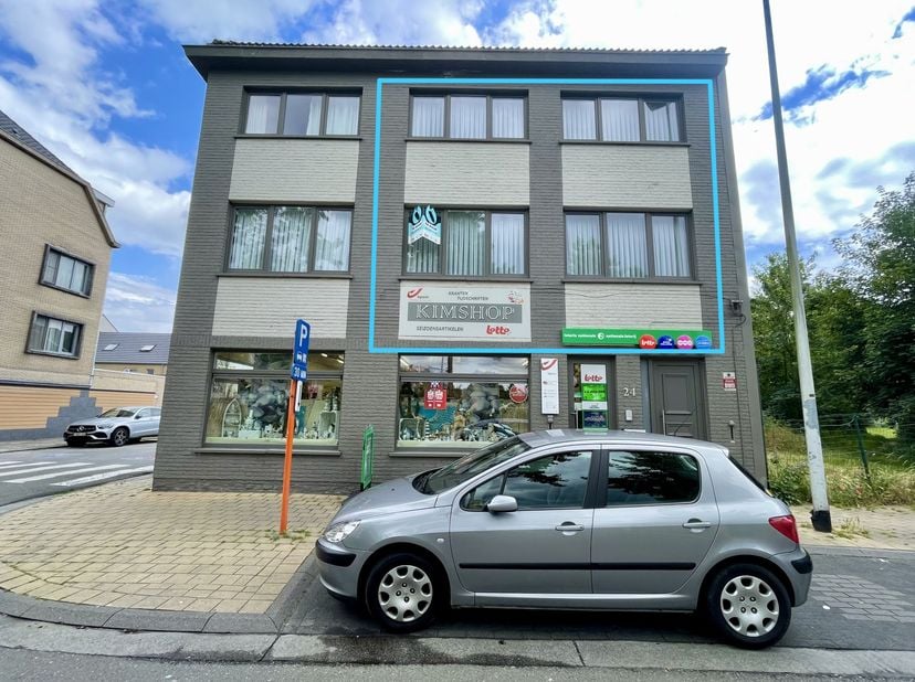 Op zoek naar een instapklaar appartement in een rustige woonomgeving, dichtbij scholen, winkels en alle dagelijkse voorzieningen? Dan is dit duplex-ap