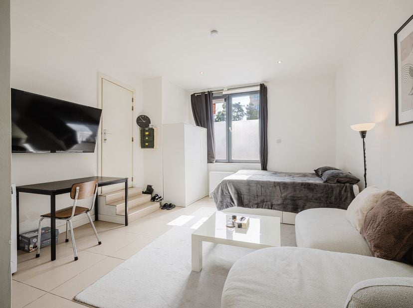 Wonen op een locatie die zelden op de markt komt!<br />
LIGGING<br />
Deze studio blinkt vooral uit door iets wat onmogelijk te creëren is, namelijk e