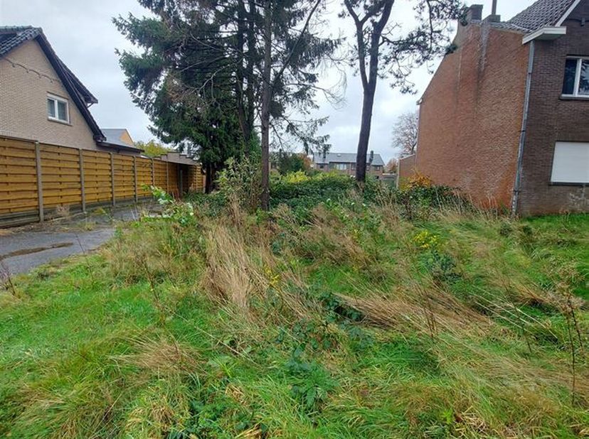 Bouwgrond van circa 7are<br />
De grond is gelegen te Tessenderlo. Tessenderlo is een gemeente in België, gelegen in de provincie Limburg. Het is een