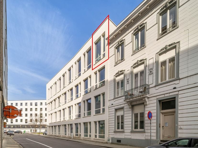 Deze mooie studentenkamer maakt deel uit van residentie 'WooW' dewelke in 2015 volledig gerenoveerd werd. De residentie is centraal gelegen en biedt n