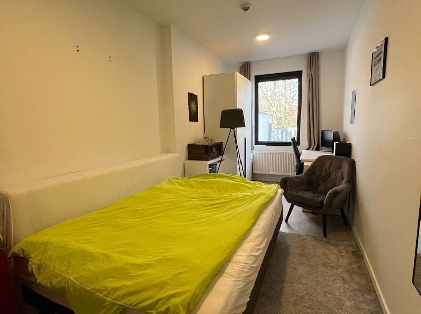 Ben je op zoek naar een studentenkamer in Leuven? Dan is deze bemeubelde kamer in residentie FRAUKE misschien wel iets voor jou! Gelegen in een comple