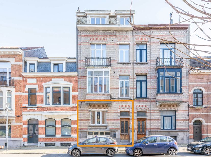 ELSENE: Mooi duplex appartement van 122 m² met tuin en garage, dicht bij alle voorzieningen<br />
Indeling: Gelijkvloers &amp;amp; Tussenverdieping - Dupl