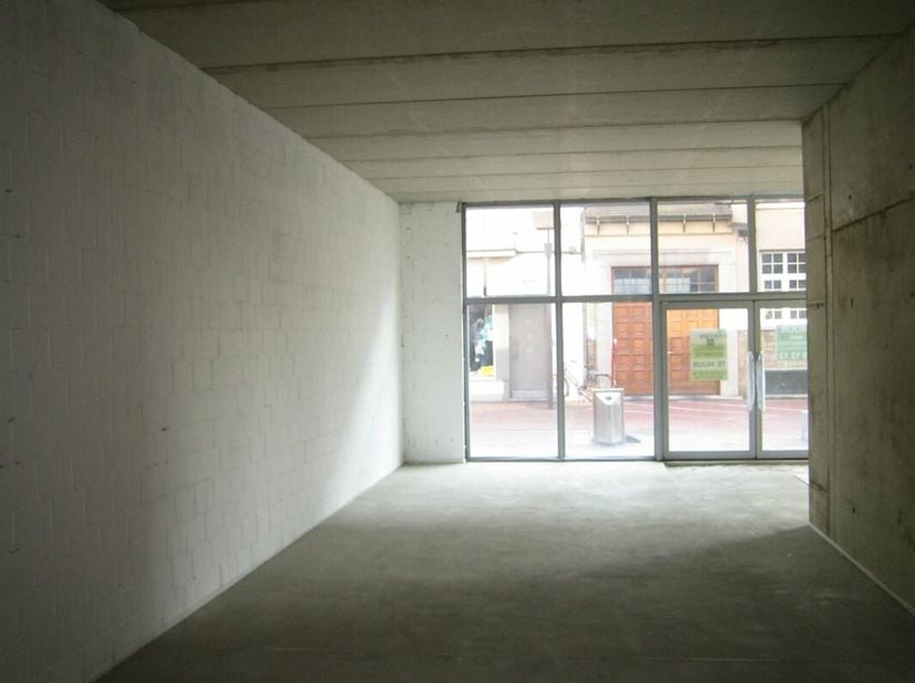 Casco handelspand in het centrum van Genk. <br />
Dit handelspand van 152 m² is gelegen in de Passage. <br />
Het pand beschikt over een zeer grote et