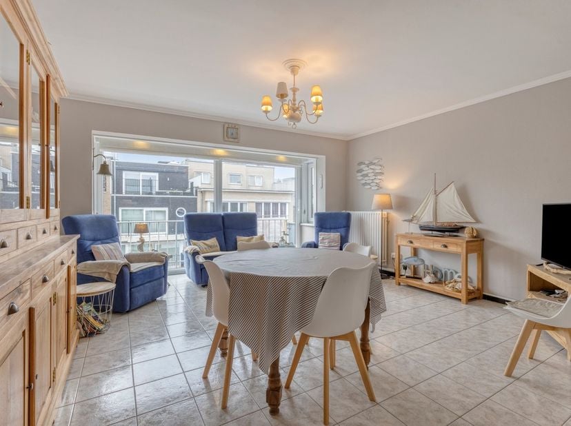 Dit gezellige appartement beschikt over 2 slaapkamers, een badkamer met bad en toilet en een zongerichte woonkamer met een praktische keuken. het bevi