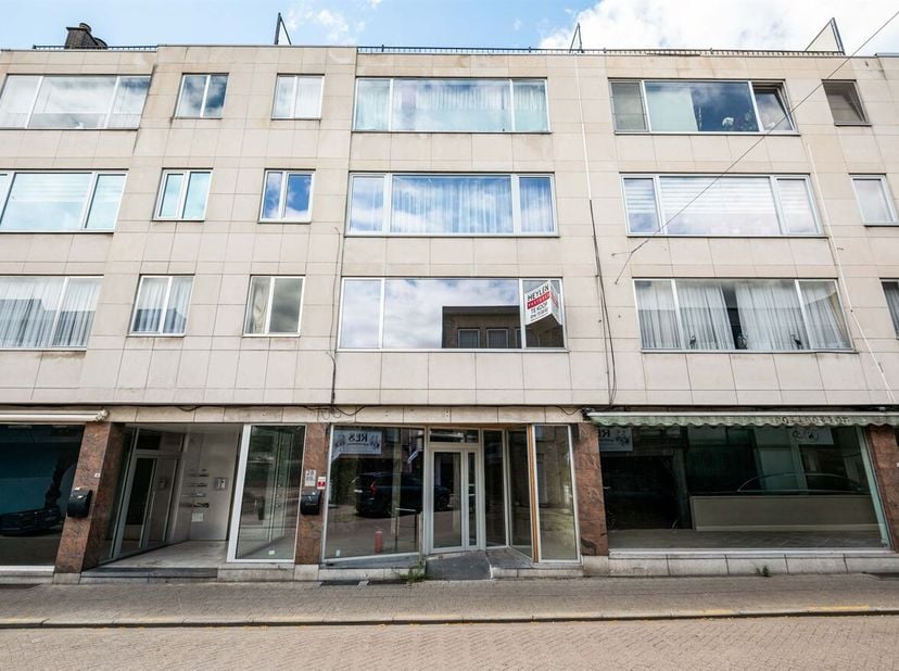 Appartement met terras en garage in hartje Turnhout<br />
Locatie:<br />
Korte Gasthuisstraat 30 bus 7, 2300 Turnhout<br />
Omschrijving:<br />
Dit ru