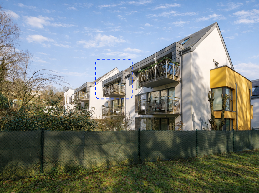 Magnifique appartement neuf &amp;laquo; passif &amp;raquo; (1er &amp;eacute;tage) avec terrasse, cave et parking et jardin commun. Superficie hab. 101 m&amp;sup2;. Si