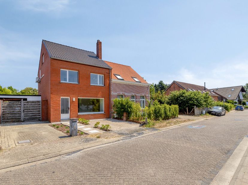 De Melkerijstraat is een rustige straat in de dorpskern van OLV Olen, op wandelafstand van het station, openbaar vervoer, scholen, winkels, ..., en me