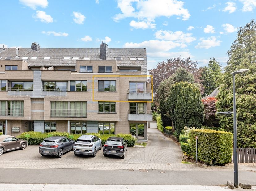 Op een absolute toplocatie te Aalst bevindt zich dit prachtig afgewerkte en uitzonderlijk lichtrijke hoekappartement van maar liefst 150 m². Dankzij d