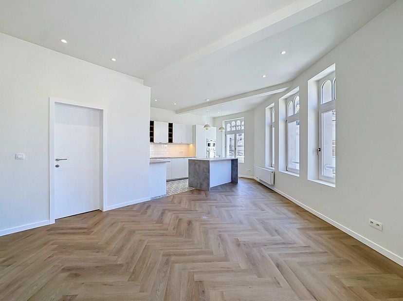 Victoire Junot vous propose cet appartement 2 chambres entièrement rénové, situé dans le quartier Saint-Boniface, au 3ème étage.<br />
Il se compose d