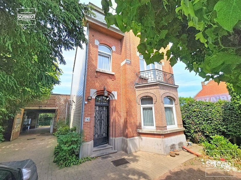 IMMOSCHMIDT (Ref. 29834) - ETTERBEEK (1600 - Sint-Pieters-Leeuw) - Te renoveren woning bestaande uit een woonkamer, eetkamer, ingerichte keuken, 3 sla