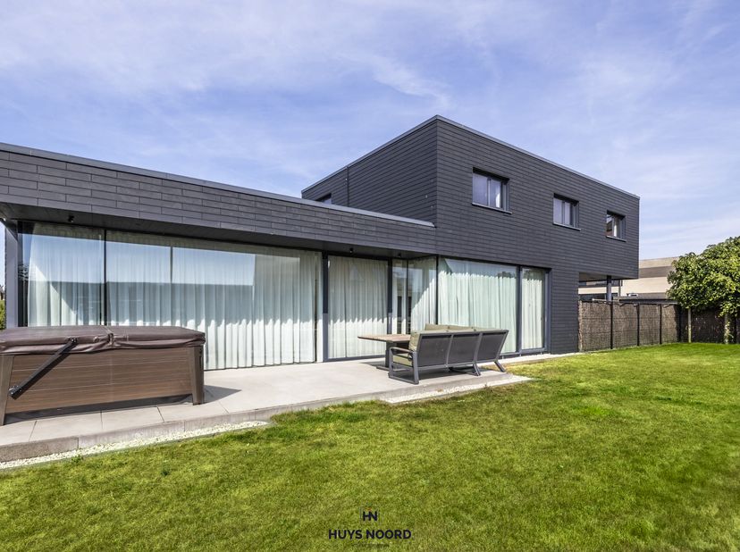 Séjournez dans cette superbe villa moderne récemment construite à Middelkerke (Lombardsijde).<br />
<br />
Villa prête à emménager, équipée de tout le