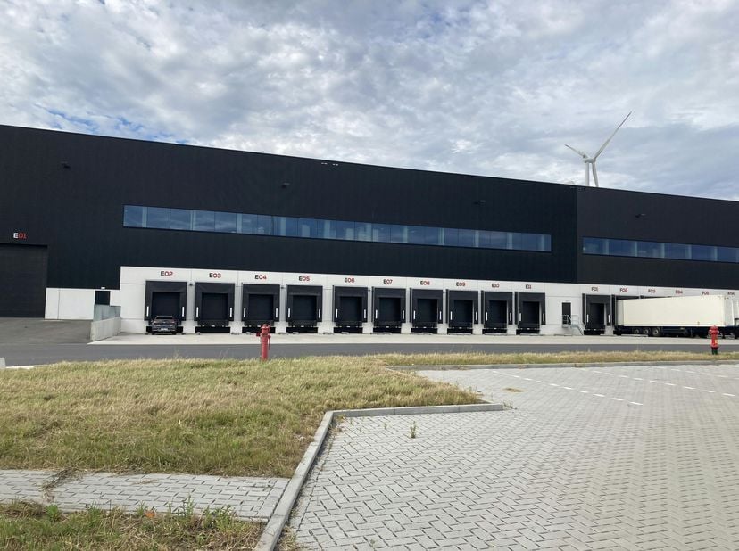 Ce campus logistique est situé dans la zone portuaire de la mer du Nord: un emplacement exceptionnel sur la R4 avec des liaisons directes vers les aut