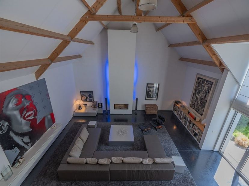 Unieke karakterhoeve met loftsfeer, design, verwarmd zwembad &amp; poolhouse<br />
Een karaktervolle langgevelhoeve waar authentieke elementen, hedendaag