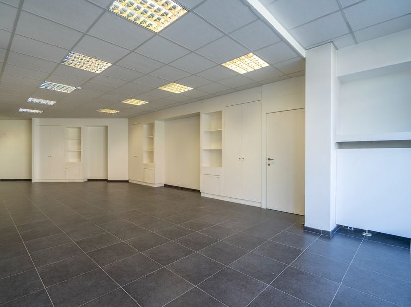 Bien professionnel à vendre
                    à 8800 Roeselare