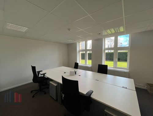                                         Bureaux à louer à Merelbeke, € 795
