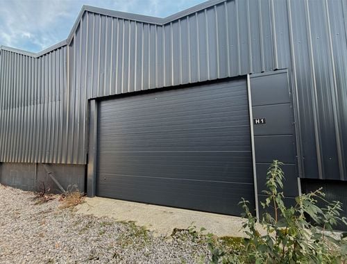                                         Entrepôt sans bureau à louer à Courcelles, € 810
