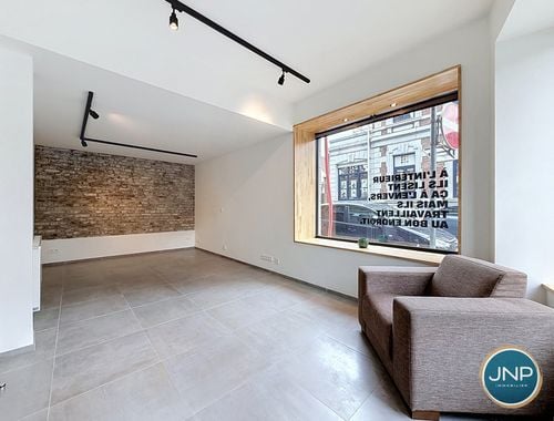                                         Bureaux à louer à Liège, € 550
