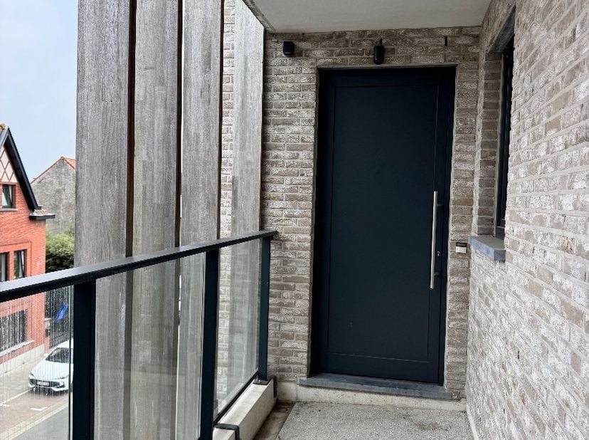 Dit appartement (A2.1) is gelegen op de 2de verdieping in de Residentie Brouwershof te Westrozebeke (Staden) en bestaat uit: inkomhal - toilet - badka