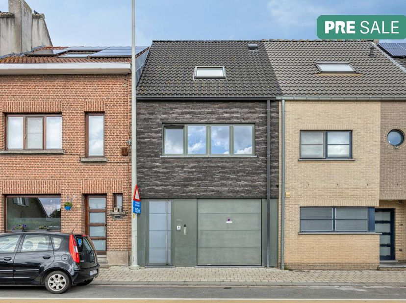 Dit is een buitenkans op de vastgoedmarkt in Boom! Een unieke combinatie van een energiezuinige, moderne gezinswoning én een groot magazijn/werkatelie