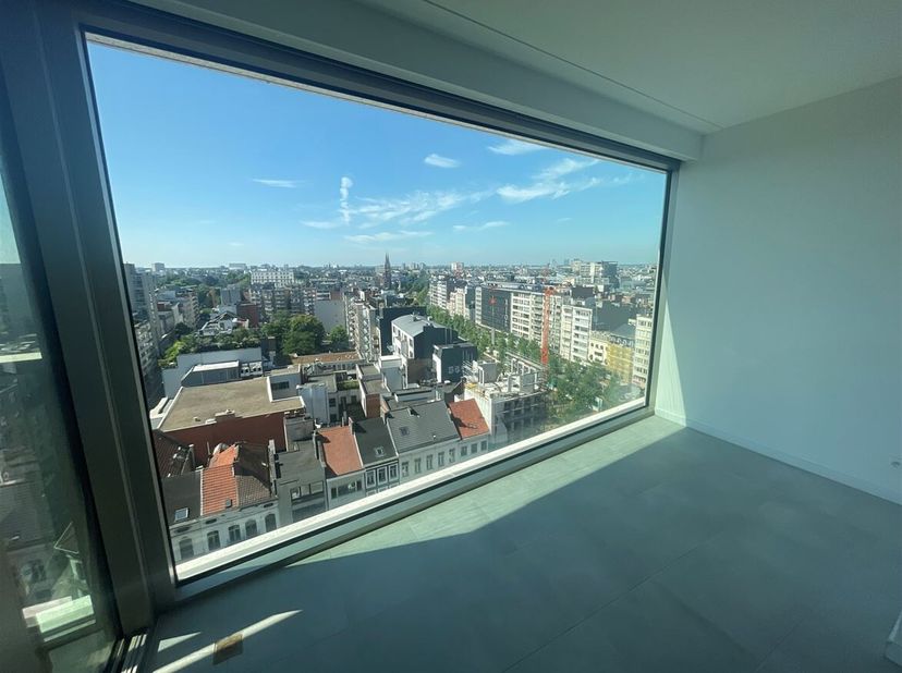 Zeer energiezuinig appartement met fantastisch uitzicht!<br />
Ligging: Het appartement is gelegen in het hartje van Antwerpen op 200m van het Centraa