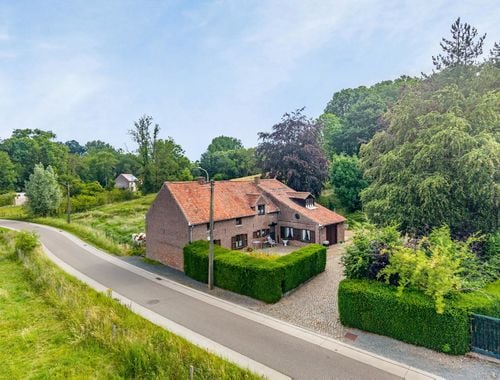                                         Hoeve te koop in Sint-Pieters-Leeuw, € 499.000
