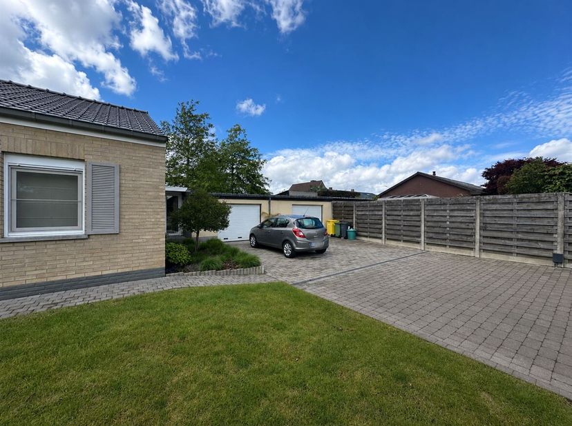 Spacieuse maison basse avec 3 chambres à coucher, garage et vérandas dans un endroit calme à Noorderwijk<br />
Cette maison basse spacieuse et parfait