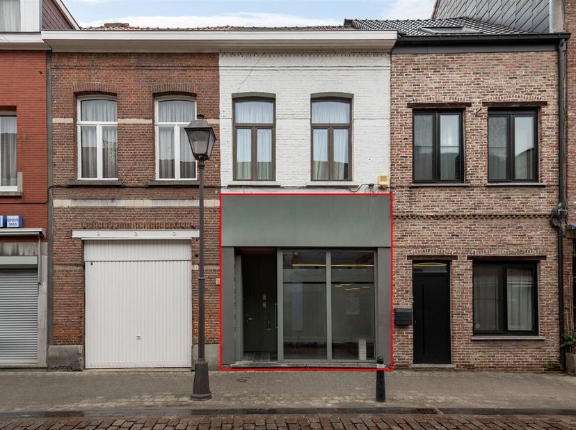 Handelsgelijkvloers op TOP locatie in Lier!<br />
Op wandelafstand van centrum Lier en op een boogscheut van het openbaar vervoer, bevindt zich dit ha