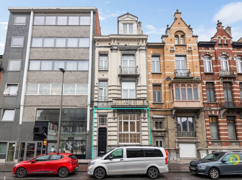 Dit appartement is ideaal gelegen in het centrum van Vilvoorde, op wandelafstand van het station en met een uitstekende bereikbaarheid. Het appartemen