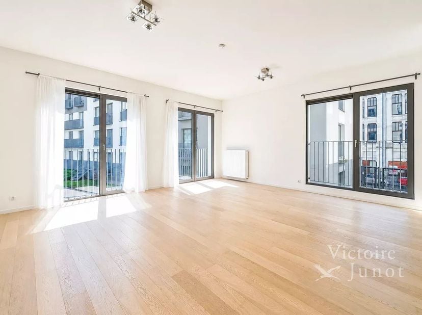 Gepresenteerd door Yanis Morsa : 0487 71 46 10 / yanis.morsa@victoire.be<br />
Victoire Junot stelt u voor dit prachtige hoogstaande appartement van ±