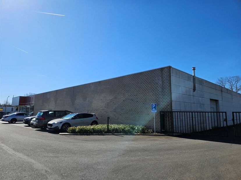 Bien professionnel à louer
                    à 3600 Genk