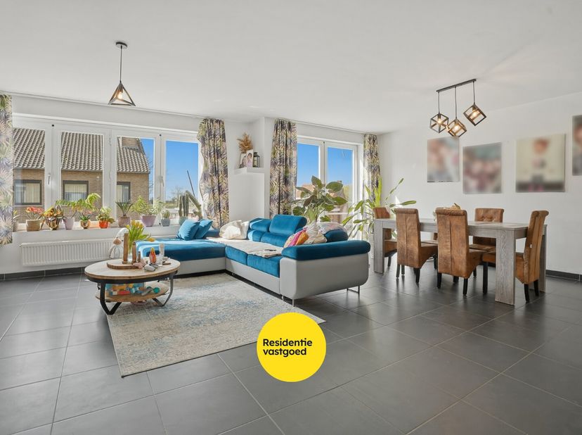 Recent appartement met privatieve tuin (346m²)  en ruim terras (40m²) in het centrum van Woumen!<br />
Bent u op zoek naar een energiezuinig, instapkl