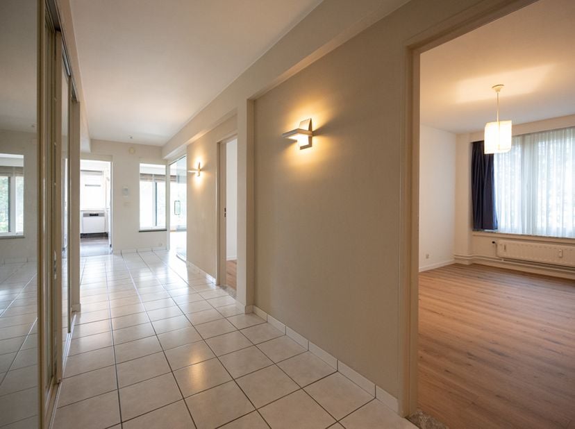 Te Koop – Weg naar As 113 bus 2 – 3600 Genk - <br />
<br />
APPARTEMENT MET 3 SLAAPKAMERS &amp; GARAGE - <br />
<br />
Ligging:<br />
Residentie Roerdomp