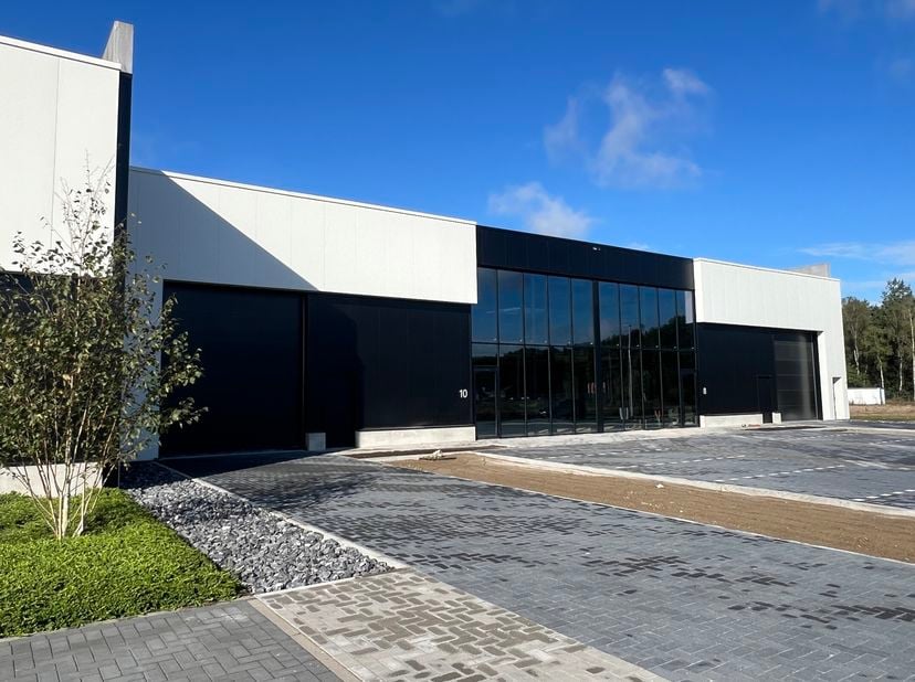 Nieuw KMO-project (E-Project) gelegen op de industriezone in Houthalen-Oost, vlakbij afrit 30 van de E314. Deze locatie in het hart van Limburg, volle