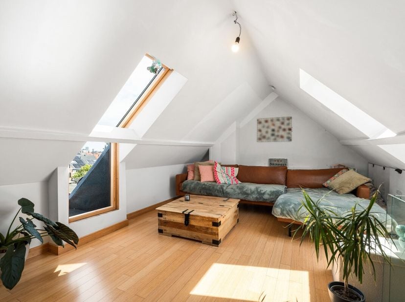 endre : appartement prêt à emménager dans un quartier résidentiel verdoyant dOstende, à quelques pas du parc. Cet appartement fermé, situé au Kastanje