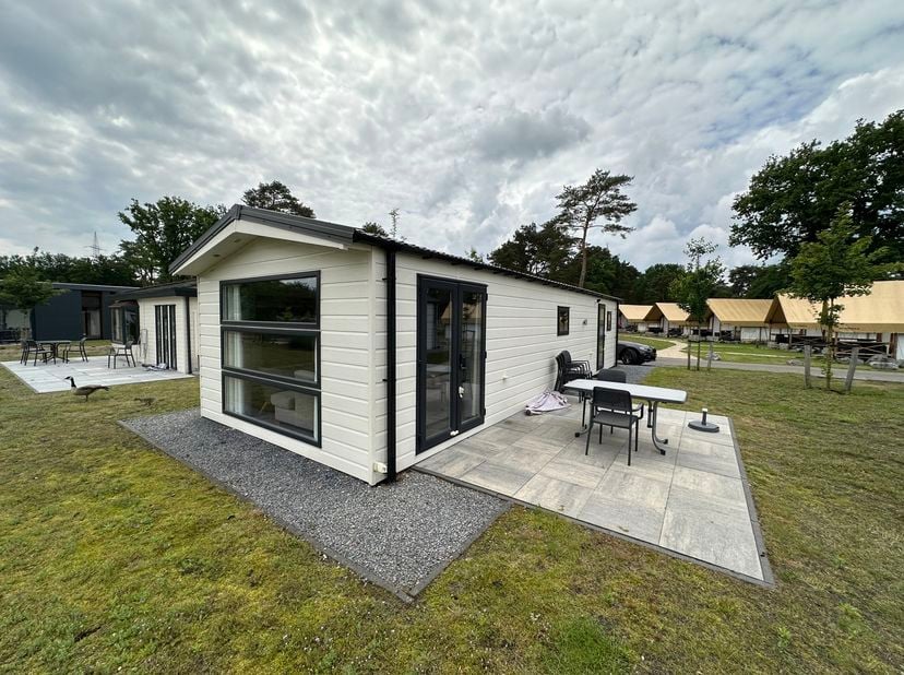 Als je op zoek bent naar een tweede verblijf waar je volledig tot rust kan komen, ben je hier aan het juiste adres. De bungalow ligt vlak aan het wate