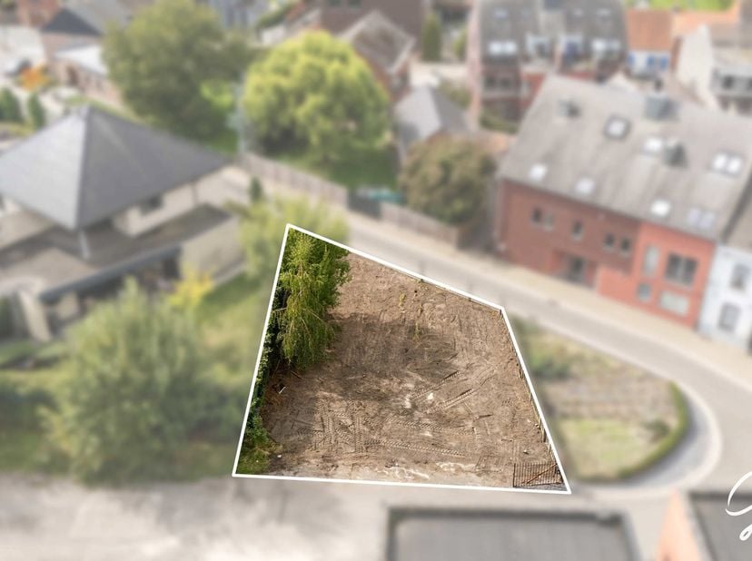 Grond te koop in Sompelplein,
                    9700 Leupegem