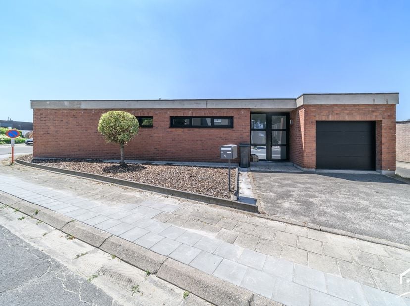 KIJKDAG DONDERDAG 6 AUGUSTUS VAN 16U - 18U - NA AFSPRAAK.&amp;nbsp; Zeer degelijke, ruime en gezellige gezinswoning (type bungalow) met afgesloten tuin op