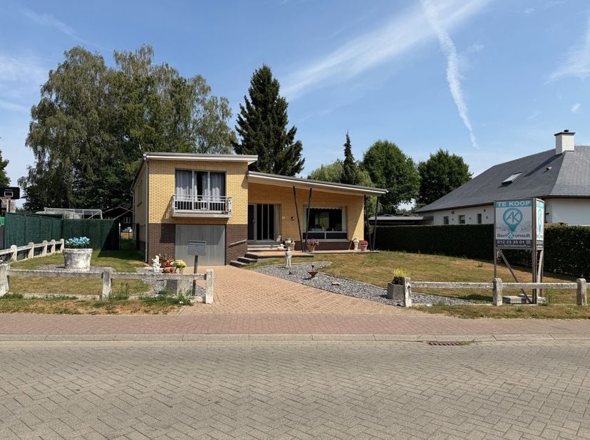 Welkom in deze&amp;nbsp;woning aan de Bosstraat in Wellen, een plek vol karakter en mogelijkheden. Gebouwd in 1971, vinden we in deze&amp;nbsp; woning op het