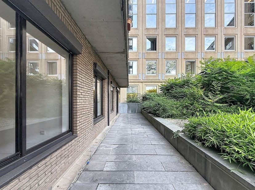INFORMATIE EN BEZICHTIGINGEN: quentin@bytheway.be - 0473 83 59 95 - In Etterbeek, met een adembenemend uitzicht op het Jubelpark, biedt By the Way u d
