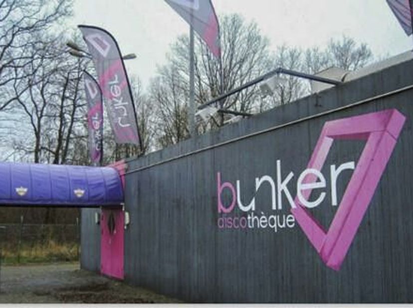 DISCOTHÈQUE LE BUNKER - ANCIEN DANCING. <br />
 <br />
Découvrez une opportunité unique d'acquérir un bien d'exception étant un ancien DANCING. <br />