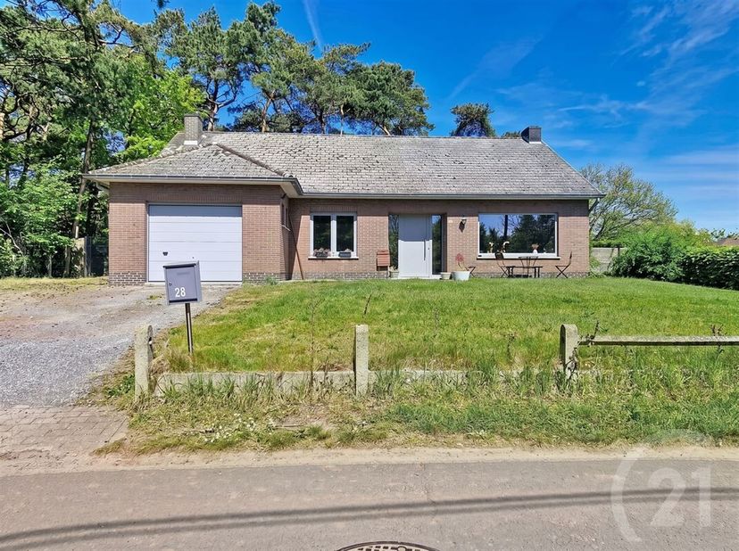 Ruime open bebouwing op een perceel van 887 m² in een rustige straat!<br />
Deze charmante open bebouwing is gelegen in een rustige en aangename straa