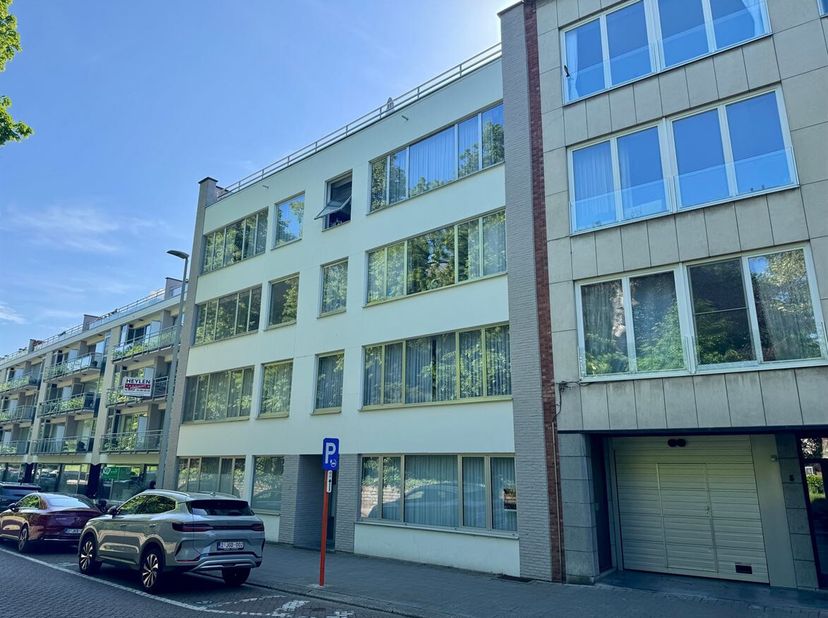 Charmant gerenoveerd appartement met 2 slaapkamers en ruim terras nabij het centrum van Lier!<br />
Locatie: In het hart van Lier, aan het geliefde An
