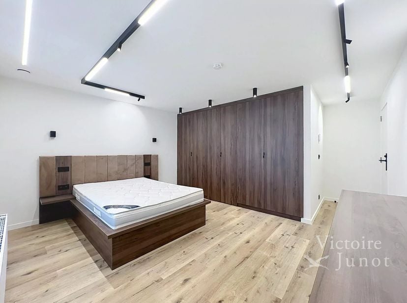 Bien présenté par Carla Rodriguez : carla.rodriguez@victoire.be<br />
Victoire Junot vous propose une chambre à louer dans un immeuble récemment rénov