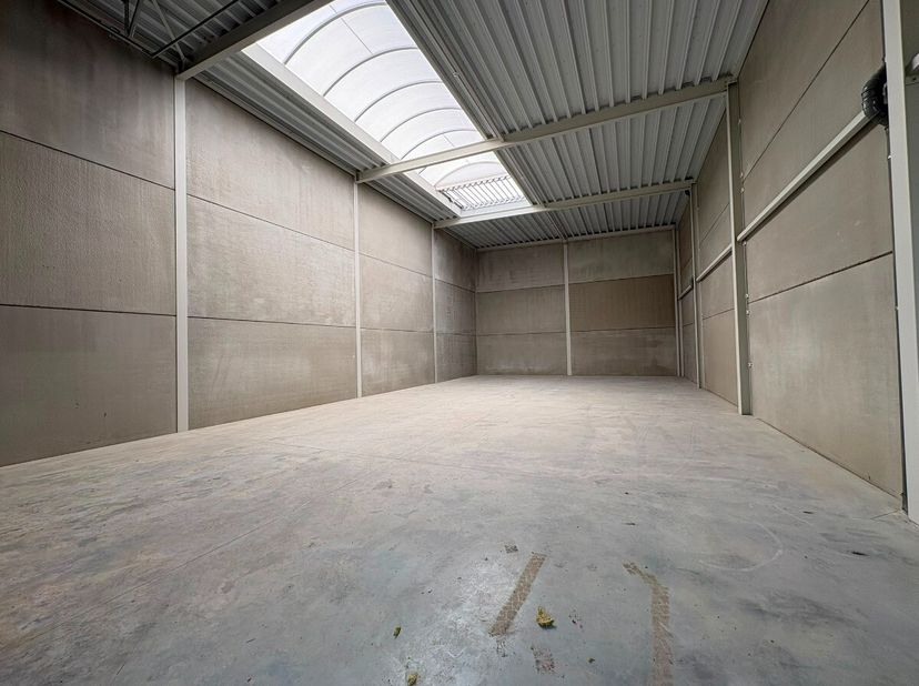 Multifunctionele nieuwe bedrijfshal met parkeergelegenheid en een zeer goede ligging in Halen.Voor meer info ga naar https://www.era.be/nl/te-huur/hal