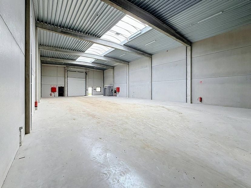 Ce nouveau parc de PME à louer est situé à Evergem, Durmakker 55. Les surfaces disponibles commencent à 406 m² et peuvent être combinées pour atteindr