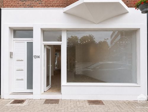                                         Bien commercial à louer à Uccle, € 2.350
