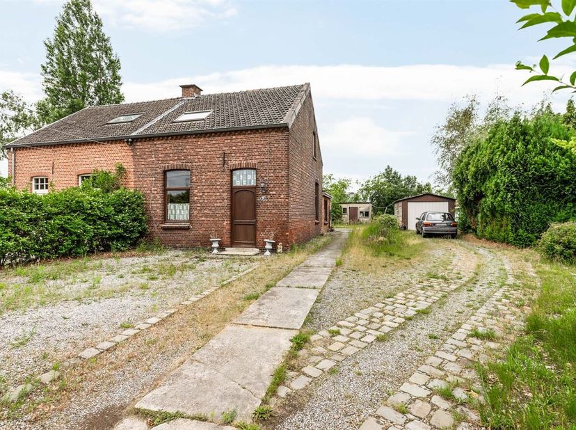 Leuke woning met 2 slaapkamers op een perceel van 1.529 m²<br />
Ligging: De woning is rustig gelegen in Pelt, met alle voorzieningen in de nabije omg