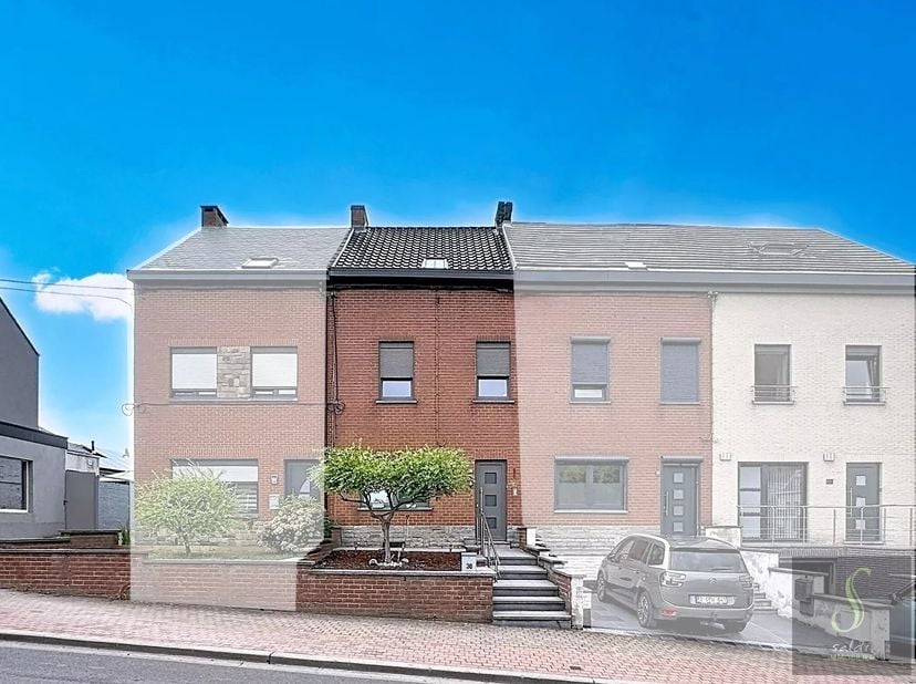 Disponibilité : 4 mois après acte authentique.<br />
Découvrez cette agréable maison 2 façades idéalement située à Maurage.<br />
Située dans un villa