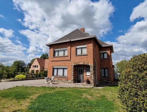                                         Entrepôt avec habitation à vendre à Betekom, € 350.000
